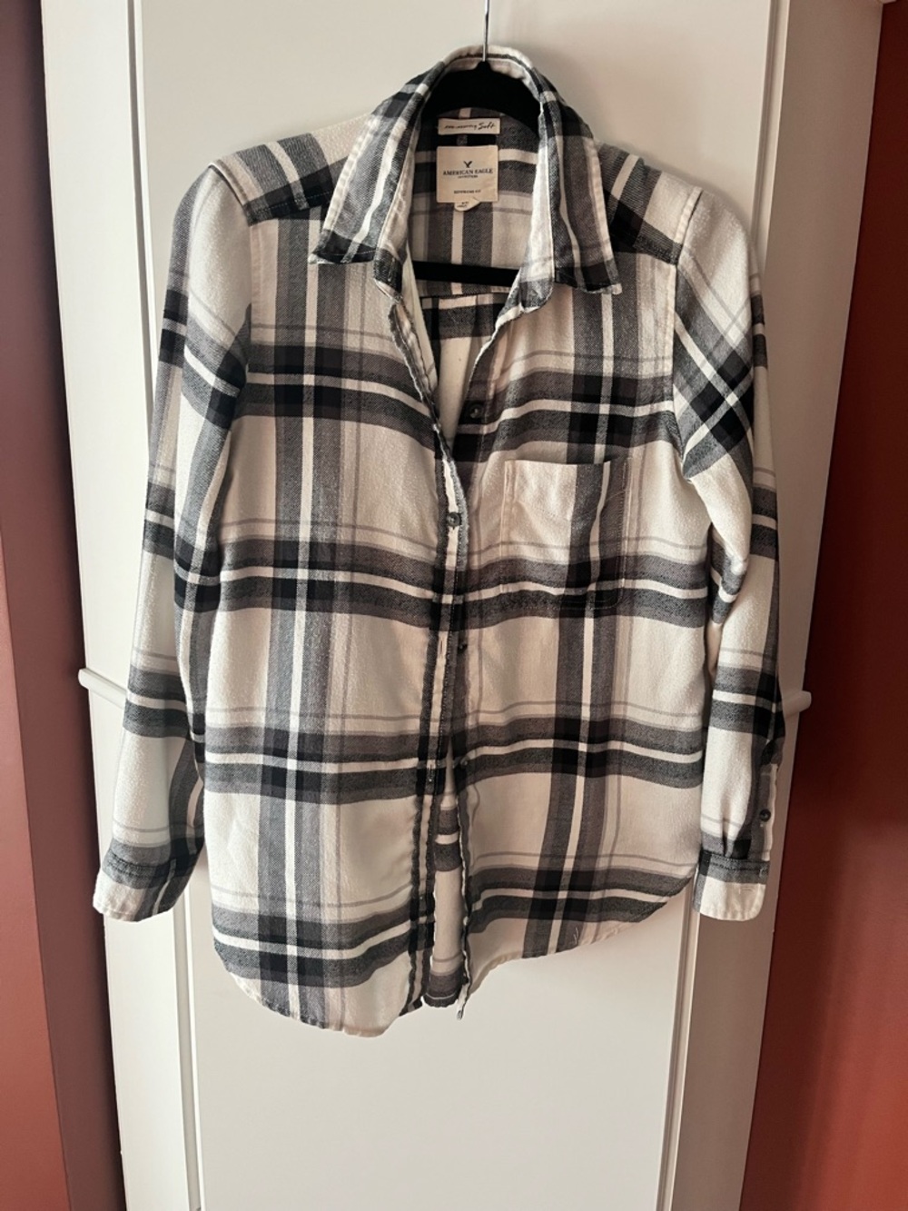 American Eagle Outfitters Black and White Plaid Button-Up Shirt
